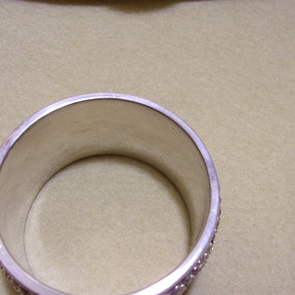 Pier 1 Exclusive Set of 4 Jeweled Napkin Rings SIlver Plated -Dinner Party Decor - Picture 6 of 6